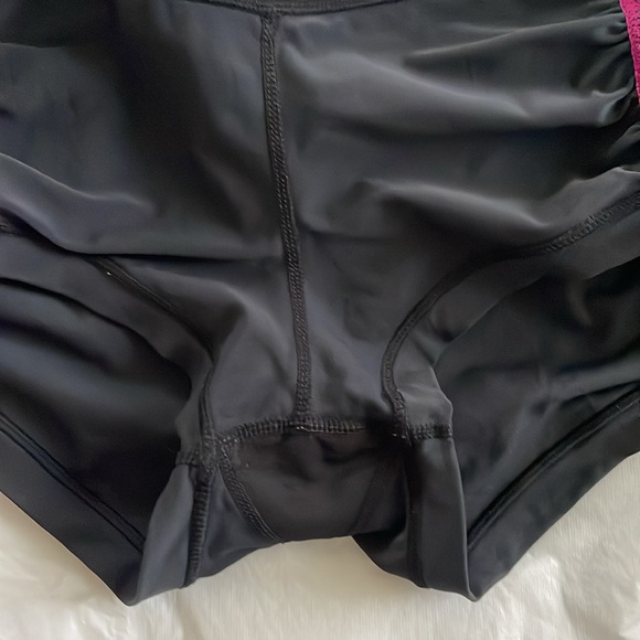 Lululemon Athletic Shorts in Black and Pink Size-Medium - Picture 11 of 11